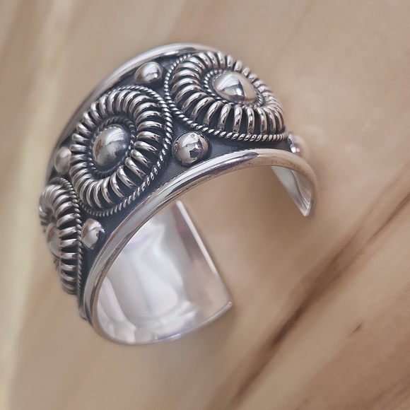 Gorgeous Bracelet by Thomas Charley - Picture 5 of 8